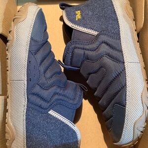 All Gender Reember Terrain Mid Navy Women’s 8 Men’s 6